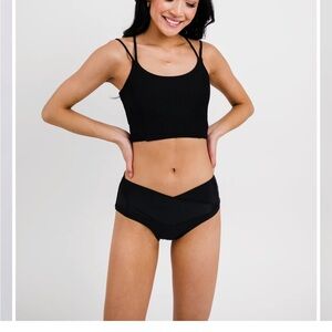 Destination Top Coral Reef Swim NWOT - black